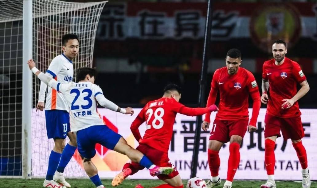 里昂回应争议备战足总杯集结日上海久事备战中超，现场解说直呼：上海申花清晨造点机会的简单介绍