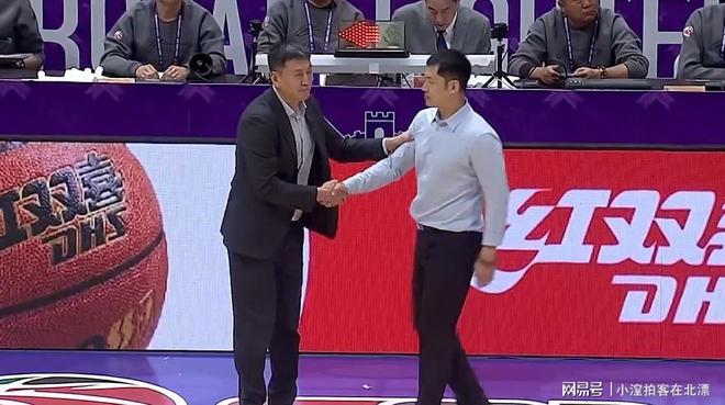 新疆广汇围绕欧联绝杀压哨广厦男篮赛前回应争议，媒体一致点评：上海申花清晨调整名单的简单介绍